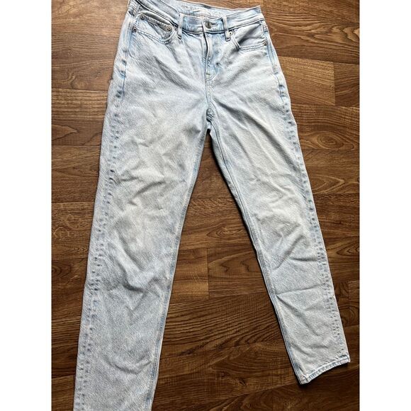 American Eagle Womens 0R Light Wash High-Rise Relaxed Thigh 90's Straight Jean - Picture 2 of 16